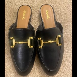 Qupid Women’s Black Mules